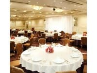 ■雅
会議 80名～250名/会食 80名～300名
ゴールドベージュを基調に、モダンな感覚でアレンジされた格調高い中宴会場。
面積 408㎡ 123坪
