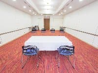 最大シアター型で80名収容可能です。
お客様の用途に合わせてレイアウトさせていただきます。
「会議・研修・セミナー・展示会・パーティー等」、様々なニーズに合わせてご利用いただけます。