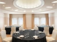 Meeting Room5は、小規模な会議や顔合わせに最適。沖縄リゾートならではの開放的な雰囲気が、会議を和やかに演出します。
