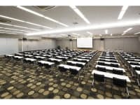 天井高3.6m、300名収容の多目的ホールです。大会議はもちろん、商品発表会や入社式・入学式などでもご利用頂けます。