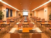 ガーデンルーム:
スクール形式での利用例。
最大72名様がご利用可能です。
