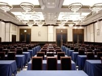 会議スクール形式（スクリーン側から）