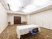 最大シアター型で48名収容可能です。
お客様の用途に合わせてレイアウトさせていただきます。
「会議・研修・セミナー・展示会・パーティー等」様々なニーズに合わせてご利用いただけます。
