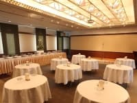 【朝顔＋椿】2部屋使用
100～180名まで収容可能
着席・シアター・立食・スクール・ロの字対応可能
※画像は朝顔を表示しております