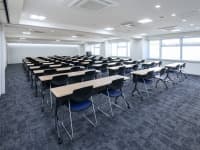 AB会議室(156㎡)スクール形式/60名
研修や説明会におすすめです。