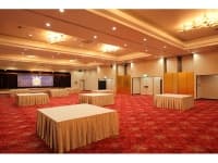 研修や宴会など用途に合わせて使える大宴会場
350名収容出来る250帖の大宴会場は洋室としても和室としても使用する事ができます。社員旅行で使用される企業様は昼は社員研修の場として、夜は楽しい大宴会の場としてご活用下さい。