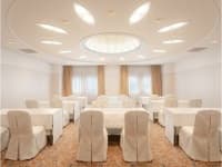10～30名規模の集まりに最適なMeeting Room6。沖縄残波岬リゾートで、記憶に残る特別な時間をお約束いたします。
