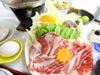 【料理一例】
大分県産の豊後牛「すき焼き」です。
地産のお刺身も付いております。