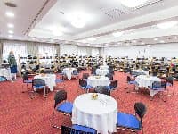 最大シアター型で120名収容可能です。
お客様の用途に合わせてレイアウトさせていただきます。
「会議・研修・セミナー・展示会・パーティー等」、様々なニーズに合わせてご利用いただけます。
