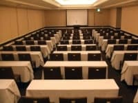 【宴会場「飛天」】
スクール式　最大収容人数　90名