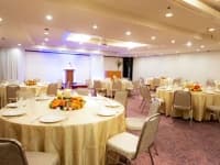 4F 宴会場 『吾妻』
ホテルの大宴会場です。
・吾妻　収容人数：立食170名／着席180名（シアター形式260名・スクール形式132名）
・東吾妻　収容人数：立食90名／着席72名（シアター形式80名・スクール形式72名）
・西吾妻　収容人数：立食80名／着席60名（シアター形式80名・スクール形式60名）