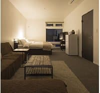 デラックスルーム（１部屋）
お風呂・トイレ付、ツインベッドルーム。
ソファベッドのご利用で最大４名の宿泊可能。
