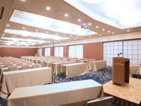 会議室『平安』（分割利用可）
面積：197㎡
最大、スクール形式で80名様までの会議が可能です。
会場はwi-fi利用可です。
