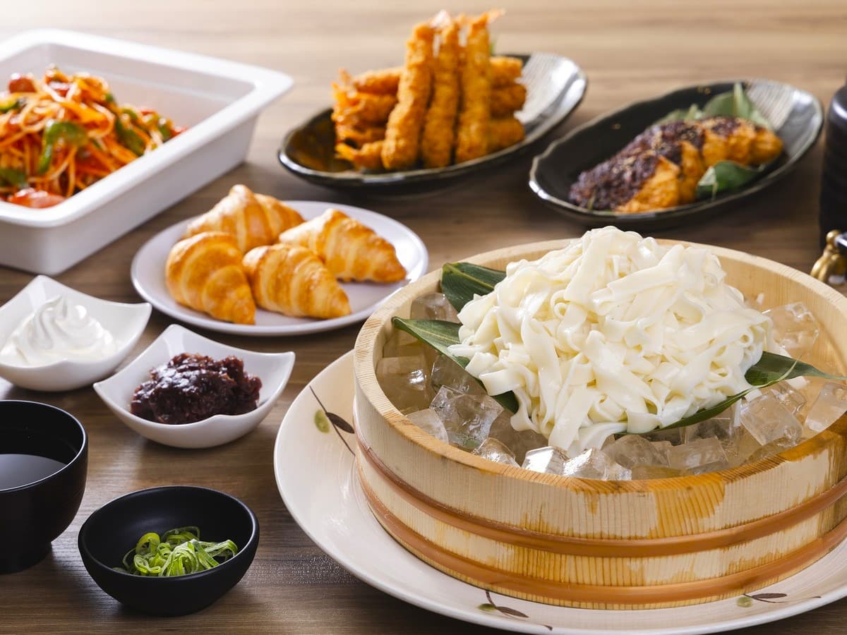 ＊朝食イメージ
「きしめん」や「味噌カツ」などのご当地グルメも日替わりでご用意しております。
種類豊富で栄養満点な美味しい名古屋めしをご堪能いただけます。