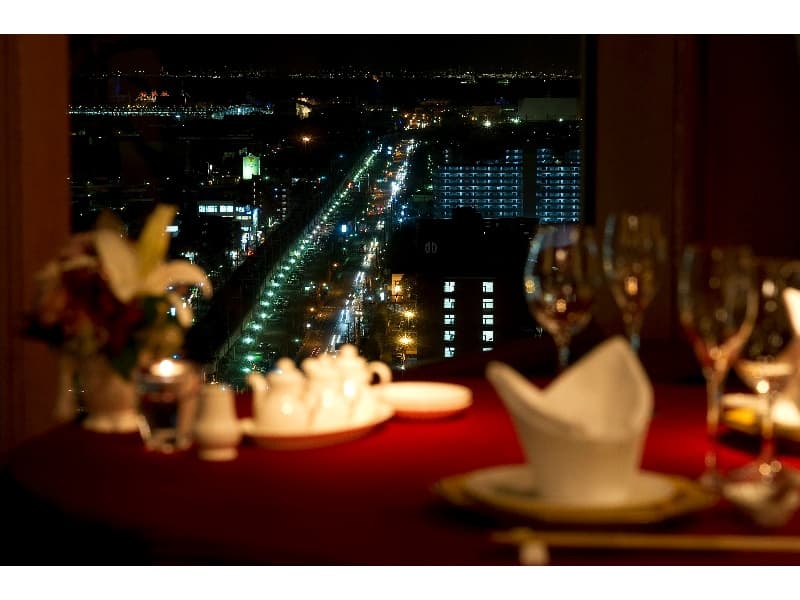 《22階 ペントハウス》
ホテル随一の絶景を眺めながら、ご宴会をお楽しみください。
