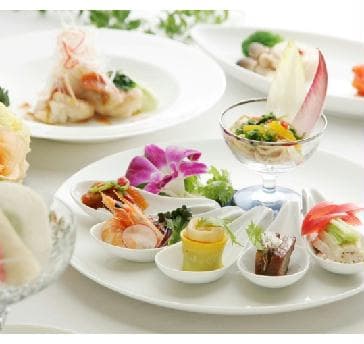 ご両家様　お顔合わせプラン
厳選した食材の旨味を最大限引き出した深い味わいの料理をおひとり様ずつ盛り付けてご提供致します。