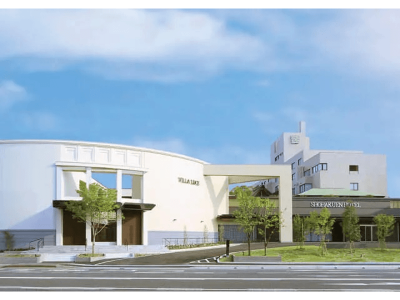 国道3号線に面した新館と本館