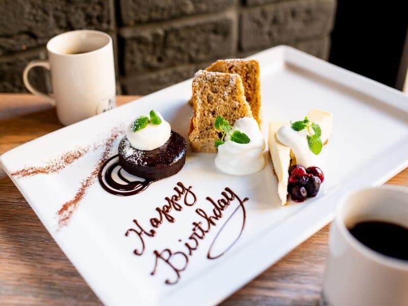 ◇誕生日・記念日に◇
誕生日や結婚記念日など、大切な一日のお祝いにおすすめです。ご希望のメッセージを添えたデザートプレートもご用意可能。恋人との記念日ディナーやご家族でのお祝いなど、幅広いシーンでご利用いただけます。