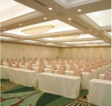 【楓松】
面積287平米、天井高3ｍ
立食170名、着席150名
スクール200名、シアター280名