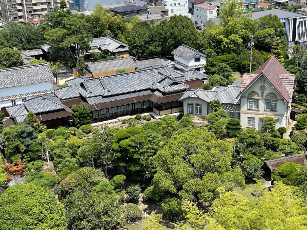 福山城の城郭内というユニークベニュー。
本館・洋館・茶室・蔵のすべてが国の登録有形文化財です。