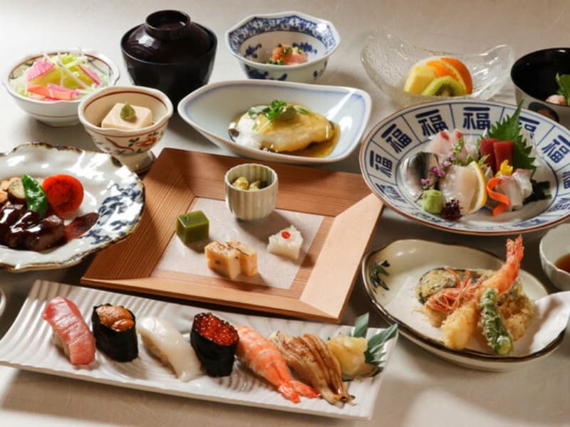 旬の食材を活かした、彩り豊かな本格和食のコース料理