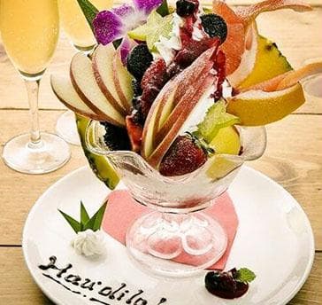 誕生日や記念日はビッグパフェでサプライズ演出してみては？