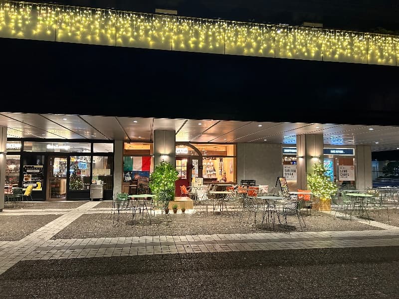 店舗外観（夜景）
貸切ではテラス席もご利用いただけます
クリスマスシーズンはイルミネーションも