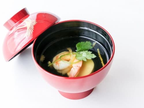繊細な味わいを楽しむ、上質なお椀料理。