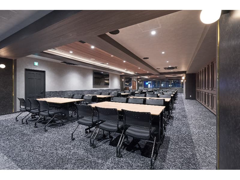 【メインフロア - 島型レイアウト】- TIME SHARING 新橋駅前5F（銀座口） の写真