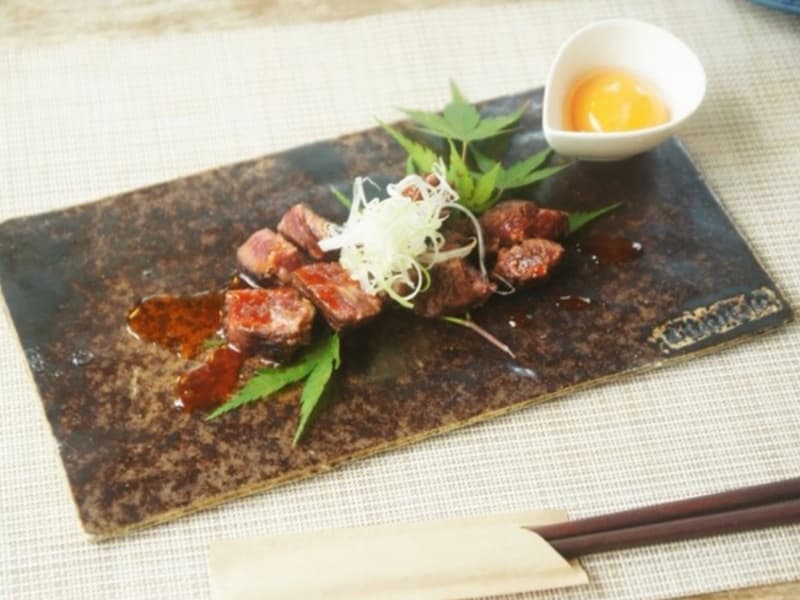 夜は常陸牛を使った料理やお酒に合う料理も充実しています。