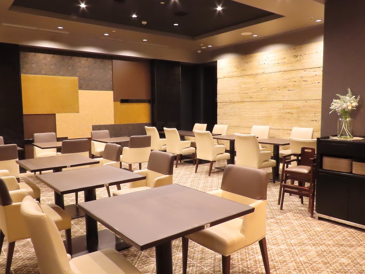 ALLY’s BAKERY LOUNGE