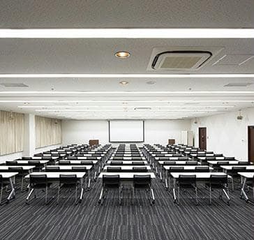 ホテルマイステイズ新大阪コンファレンスセンター、最大の会場です。資格試験や300名様規模の会議、展示会などにもご利用頂ける会場です。
