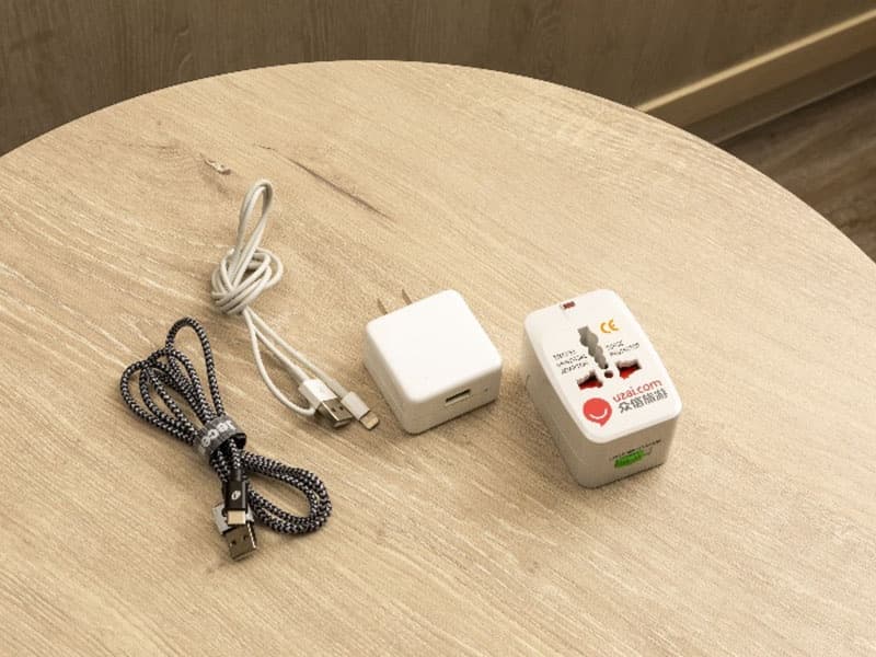 貸出電源プラグ&充電ケーブル