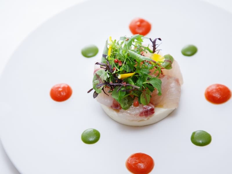 厳選された旬の食材でつくる本格フランス料理