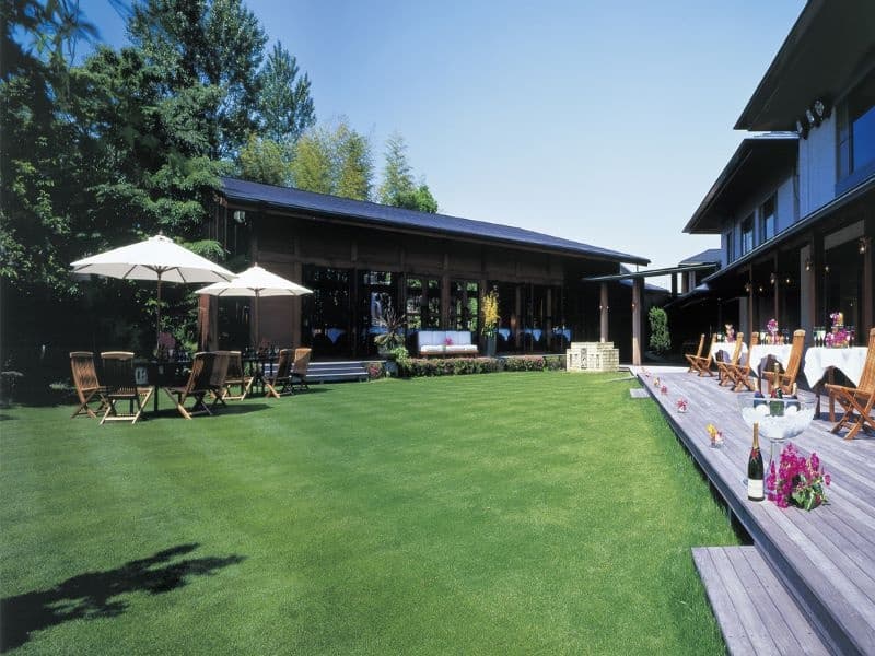 【GARDEN】
自由に使える貸切の天然芝ガーデンは開放感満載。