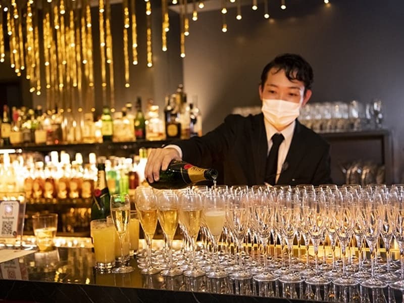 シャンパン飲み放題オプションが大人気♪
なんと、通常1杯￥2,500のシャンパンが飲み放題！！！！
ゲストも大喜び間違えなしのグレードアップオプションは、六本木でR1、R2、R3と有名店を3店舗展開している当店だからこそできる最安値でのご提供！