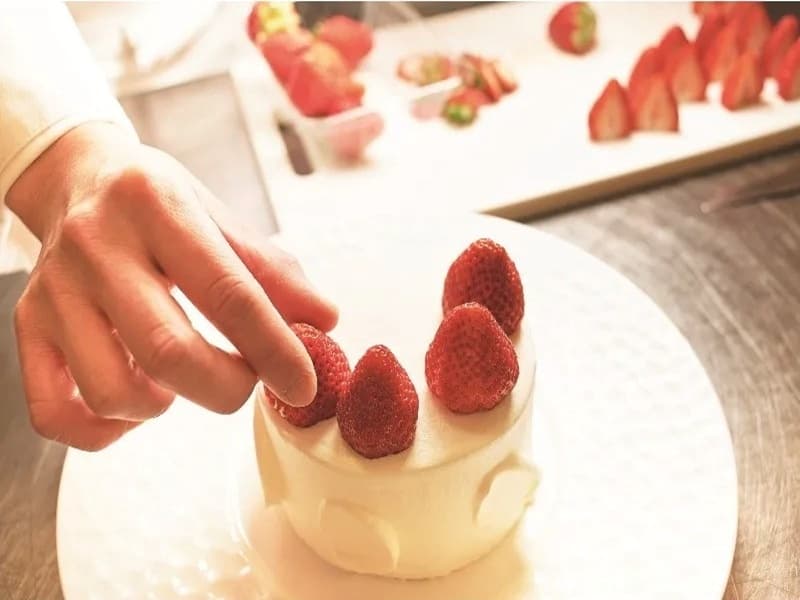 【ケーキ】
ご要望に合わせてケーキのご注文も5,000円(税･サービス料込み)～承ります。
※6号(18cm)の場合の金額となります。
