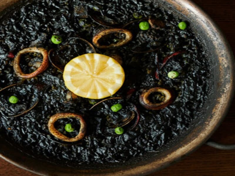 【新バルセロナコース・料理のみ】￥6,600（税込み）バレンシア米のパエリアを筆頭に、魚も肉もこだわったおすすめコース（電話予約のみ対応です、飲み放題メニューは別にご用意がございます）