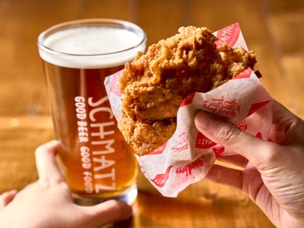 フライドチキンとビールで、最高の乾杯