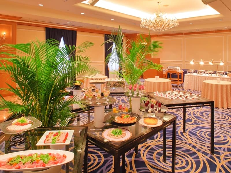 ブッフェ料理イメージ

西洋料理・日本料理・中国料理の料理人がその技を振るうお料理。素材にもこだわったお料理。