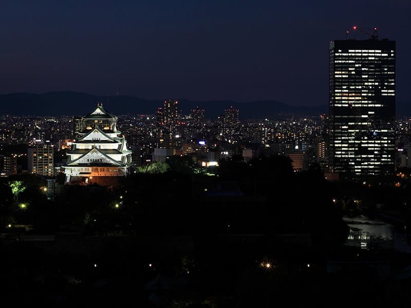 大阪城のライトアップは毎日実施！
（年に数回のメンテナンス日は除きます）
各宴会場からはそれぞれ違った表情の大阪の夜景をお楽しみいただけます。