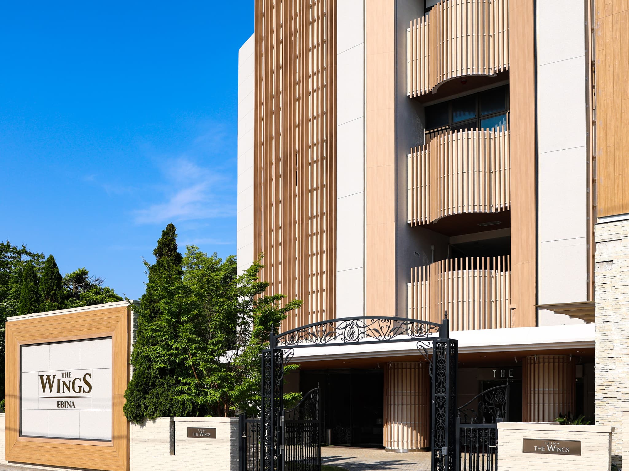 海老名駅北口より徒歩3分、施設内の駐車場もご利用いただけます。