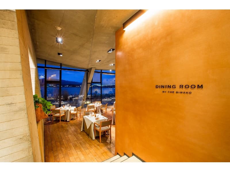【レストラン】DINING ROOM BY THE BIWAKO
Night View
沈む夕日やライトアップされたロケーションが上質な時間を演出