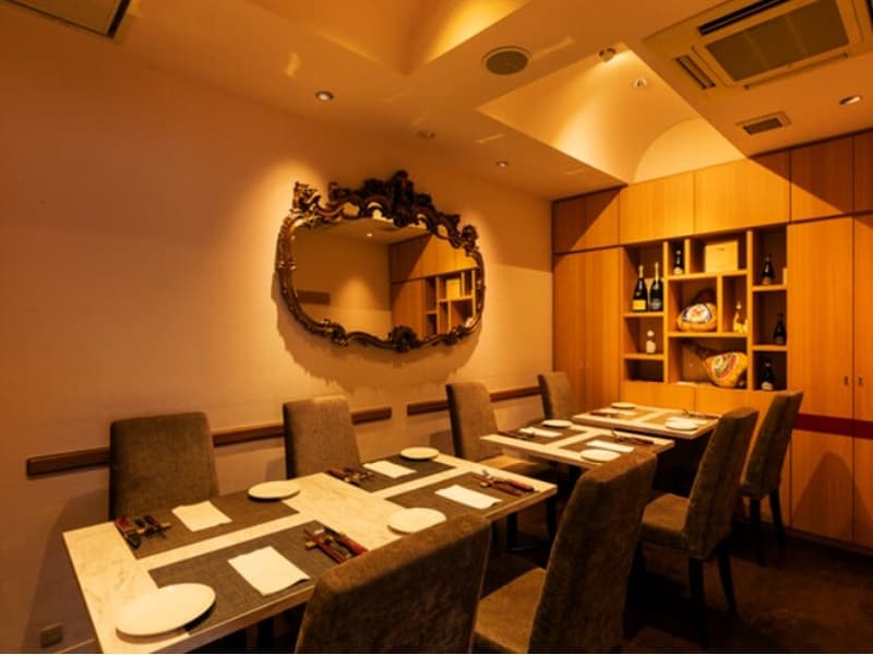 店内奥にあるVIPルームのような完全個室。