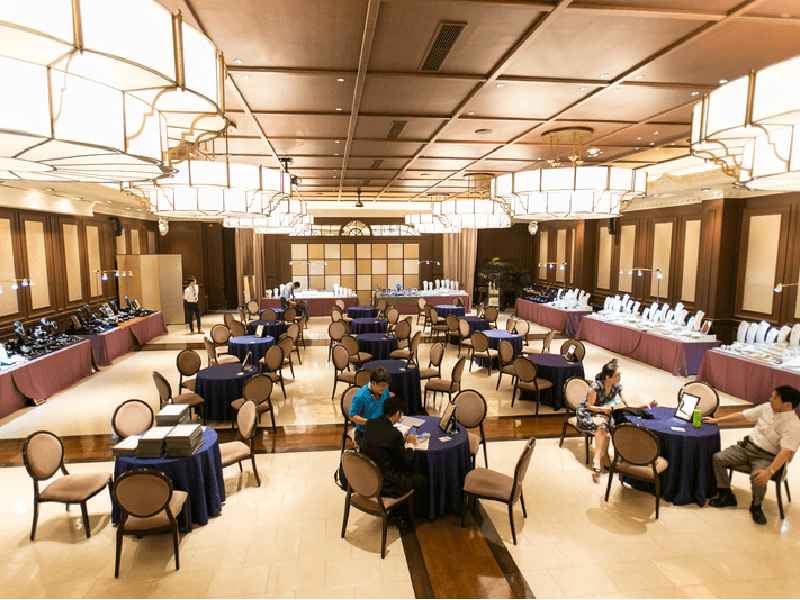 ■彩美-SAIBI
宝飾展示会の商談会風景