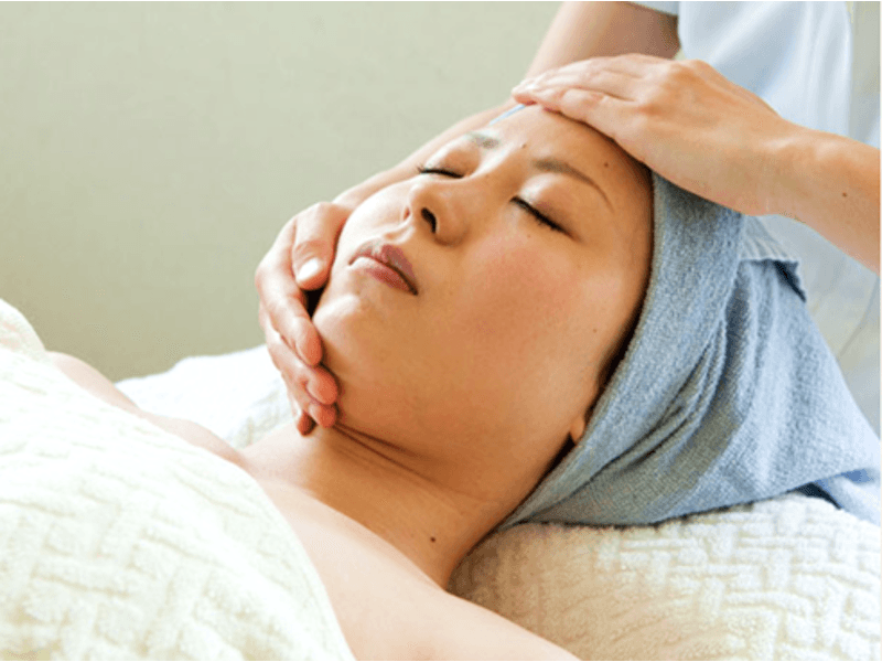 スパ「エステ」
「Body」「Facial」の2つのメニューをご用意しております。