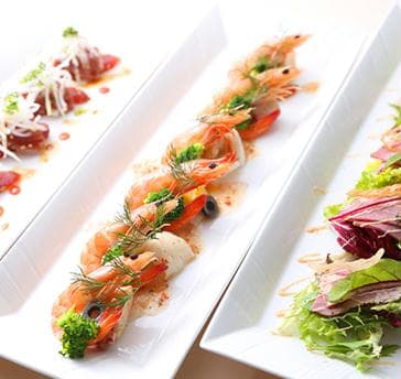 お料理はブッフェスタイルとコース料理をお選び頂けます。