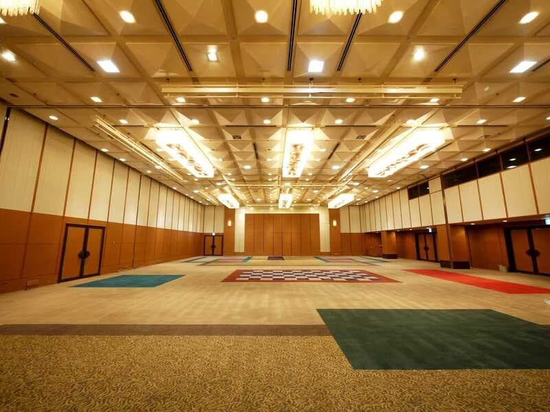 3階 鳳凰（錦の間・扇の間・雅の間）

鳳凰　会議室にてご利用の場合
627m²／400名／室料2時間188,760円(税サ込)