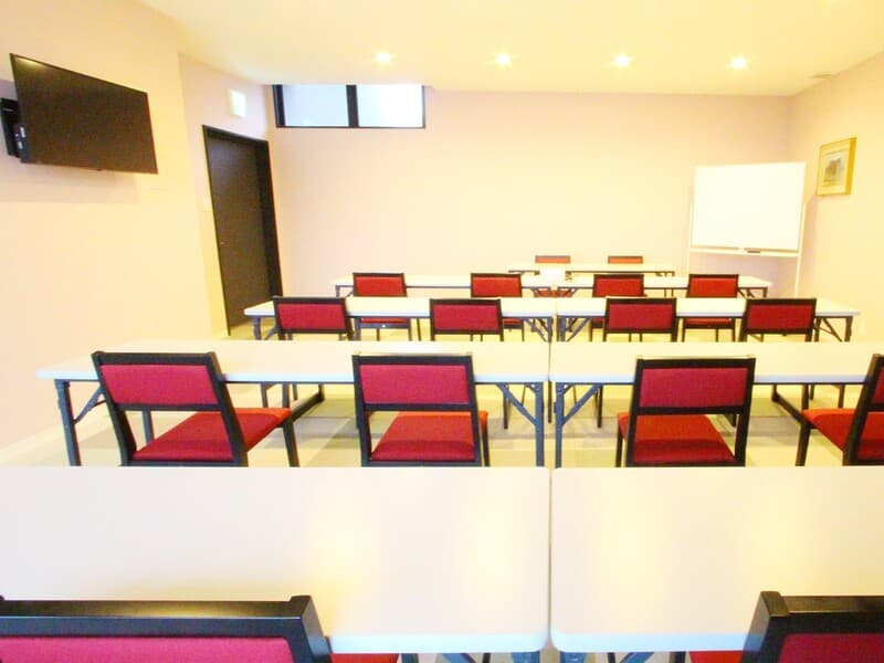 【会場：小会議室】
25名程度まで収容可能です。