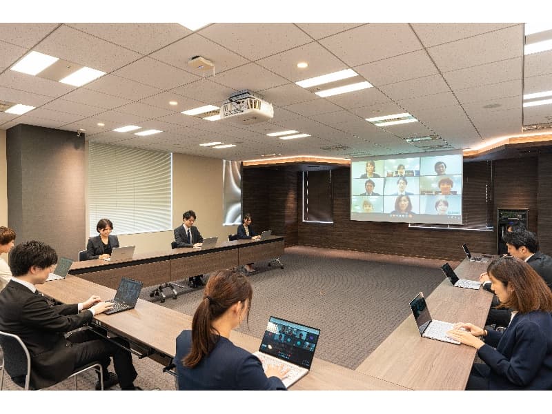 各部屋に無料回線を完備、WEB会議などでも安心してご利用いただけます